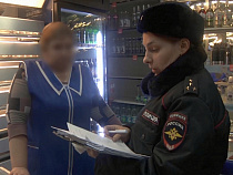 Полицейский «Трал» поймал почти 30 литров литров сомнительного пойла (видео)