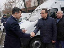 Алиханов рассказал о получении новых микроавтобусов с лифтами