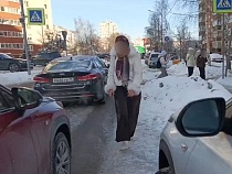 В Калининграде школьников забирают домой из сугробов