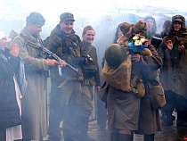 Калининградец сделал предложение возлюбленной “в духе 1945 года”