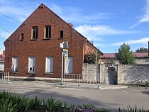 В Правдинске началась реконструкция казармы под краеведческий музей