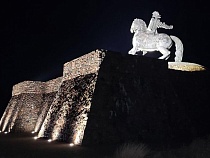 В Балтийске подсветили памятник императрице