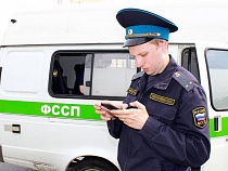 Таксиста заставили отдать 96 тысяч рублей под угрозой изъятия машины