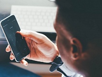 Мошенники обогатились за счёт медработника и безработной