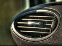 Четверо продавцов автомобилей пострадали от рук мошенника