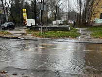 Большая вода перерезала переход к складам на Полоцкой