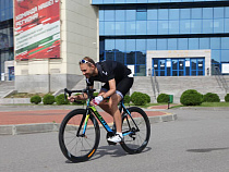 Калининградец Павел Комоцкий получил от «Автотор» гоночный велосипед