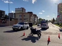 Водитель «Субару» сбила лишённого прав мотоциклиста