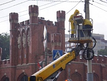 На Королевских воротах отреставрируют скульптуры двух монархов и герцога