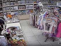 Появилось видео с вором в женском магазине в Чкаловске (видео)