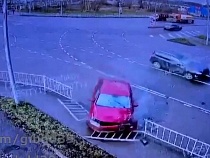 «Фольксваген» прорвался на тротуар в Калининграде 