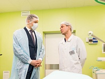 Алиханов рассказал о переезде хирурга из Молдавии по переписке