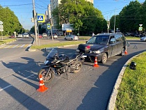 На кольце Советского проспекта «Мазда» сбила мотоцикл