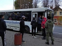 «Огромные кучи народа»: жалобы пассажиров дошли до Алиханова