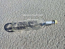 На берег моря под Калининградом выбросило бутылку из Дании