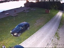 В Советске мужик на «Инфинити» украл лежак с пляжа с видом на Литву