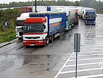 «Люди голодные, не спят»: на границе снова образовались огромные очереди