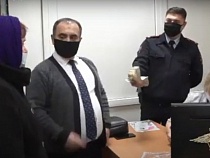 Полицейские показали видео с 1 млн рублей, украденных у калининградки