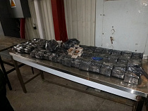 Калининградец спрятал в колёсах почти 800 пачек сигарет и отправился в Литву