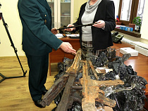 Областная таможня передала калининградскому музею раритетное оружие