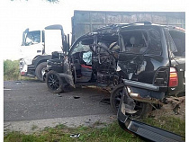 4-летняя девочка пострадала при столкновении «Ленд Крузера» с мусоровозом (фото)