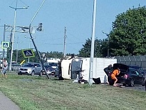 В Сосновке под Зеленоградском фургон столкнулся с легковым автомобилем