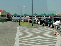 В выходные на въезд в Польшу собрались шестичасовые очереди 