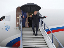 Владимир Путин осмотрел Театр эстрады "Янтарь холл" в калининградском Светлогорске