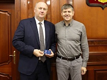 Директор почты по Калининградской области стал членом ЕР