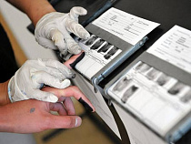 Калининградцам для получения визы придется сдать "пальчики"