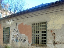 В Калининградской области в преддверии зимы сотрудники МЧС инспектируют заброшенные здания