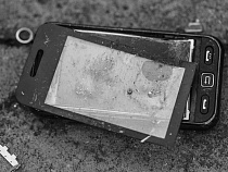 Ревнивец разбил телефон подруги, услышав в трубке незнакомый мужской голос 