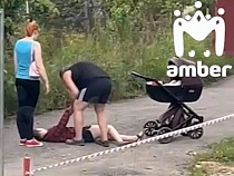 В Калининграде 20-летняя мать свалилась пьяной рядом с коляской ребёнка