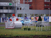 На кольце у площади Василевского установили новогодних оленей