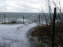 В Светлогорске по-новому огородили обрыв за «Янтарь-холлом»