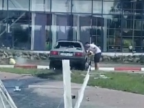 Водитель врезавшегося в забор у автоцентра «БМВ» не имеет прав 