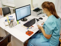 В Калининграде девушку в белом халате кинули по-чёрному