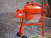 Житель Пионерского украл со стройки на улице Шаманова электрогенератор