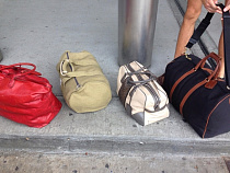 Женщина судится с химчисткой за испорченную велюровую сумку