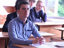 «И снова 100!»: еще три выпускника из Калининграда сдали ЕГЭ на высший балл