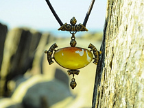 В Лувре представят изделия из янтаря калининградских художников