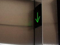 Парень избил и ограбил 45-летнего мужчину, с которым познакомился в лифте