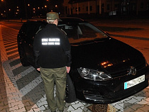 Немцы пытались пересечь российско-польскую границу на угнанном VW Golf Variant