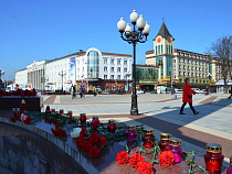 В Калининграде возник стихийный мемориал жертвам петербургского взрыва (фото)