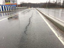На подъезде к Зеленоградску треснула дорога, отремонтированная за 320 млн рублей