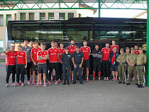 Польская сборная по волейболу приехала в Калининград через Гжехотки