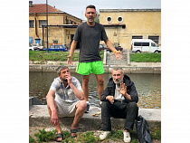 Шнуров усыновил бомжей