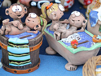 Поделки "Города мастеров": эротические утехи в ванной и грудь Бабы-яги (18+)