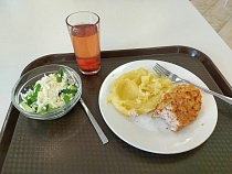 Дятлова разрешила школам тратить на питание детей больше норматива