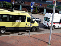 На Озерова в Калининграде маршрутка врезала в «скорую»